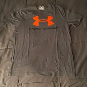 Men’s BNWOT UA medium Heat Gear t shirt